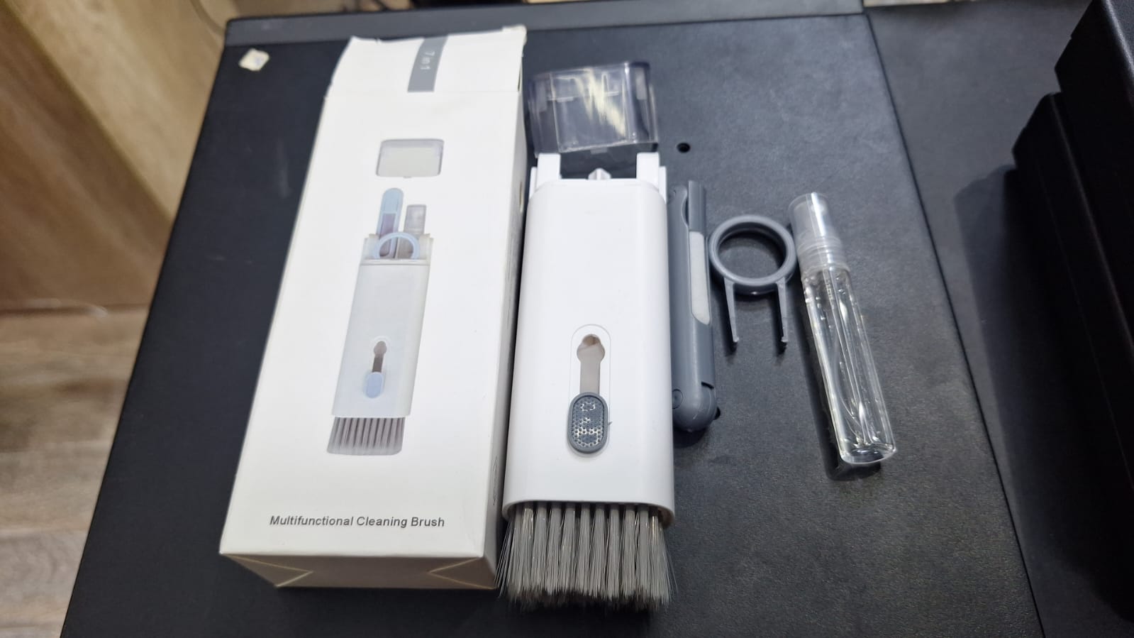 منظف كيبورد وسماعه ايربودز وتنظيف شاشه الموبيل  ٧ ×1